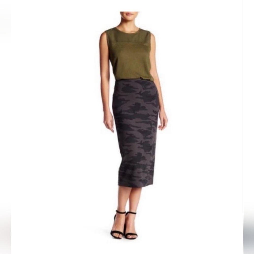 **SOLD** NWT Women's Sanctuary Camo Pencil Skirt XS